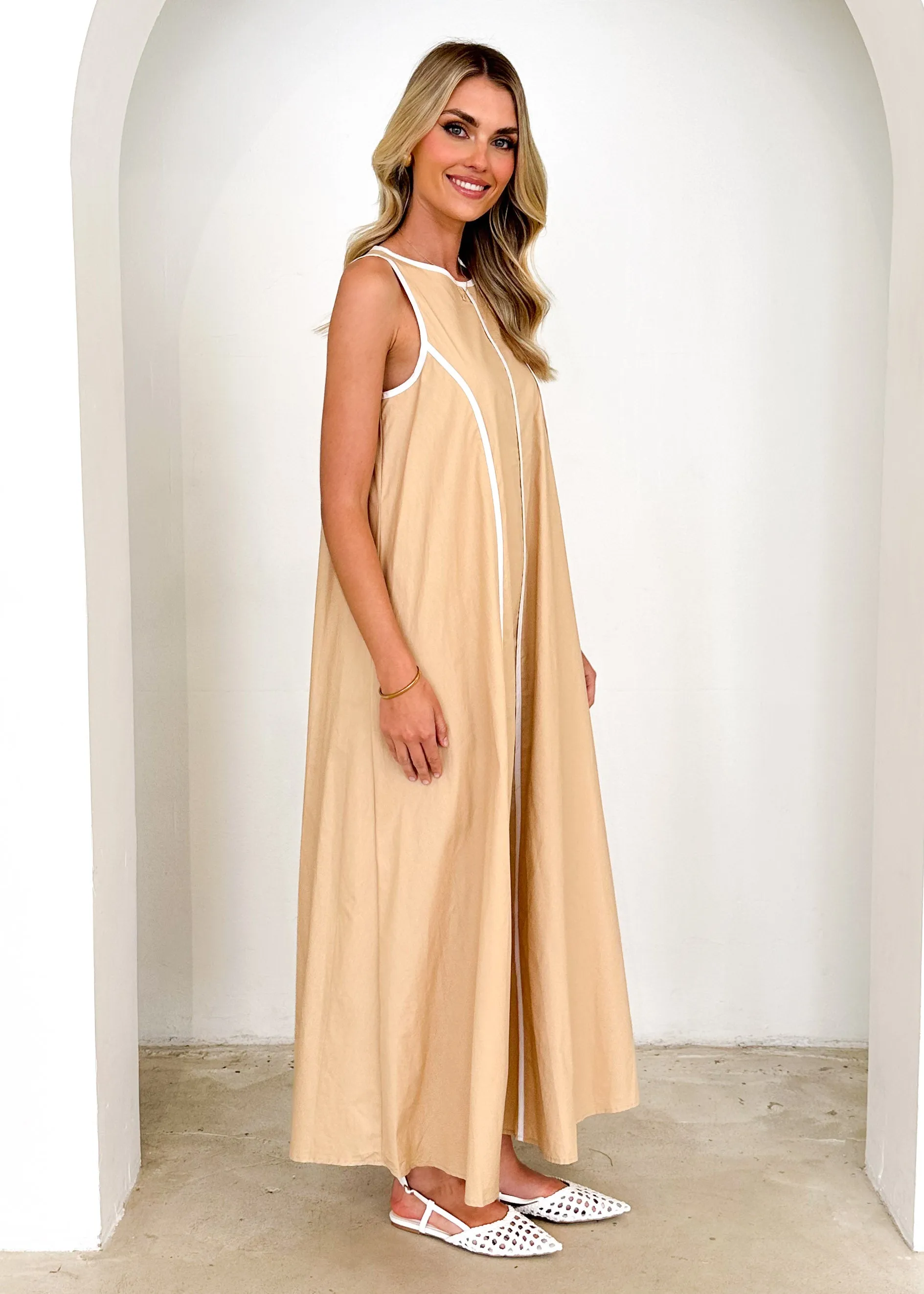 Pantigo Maxi Dress - Beige