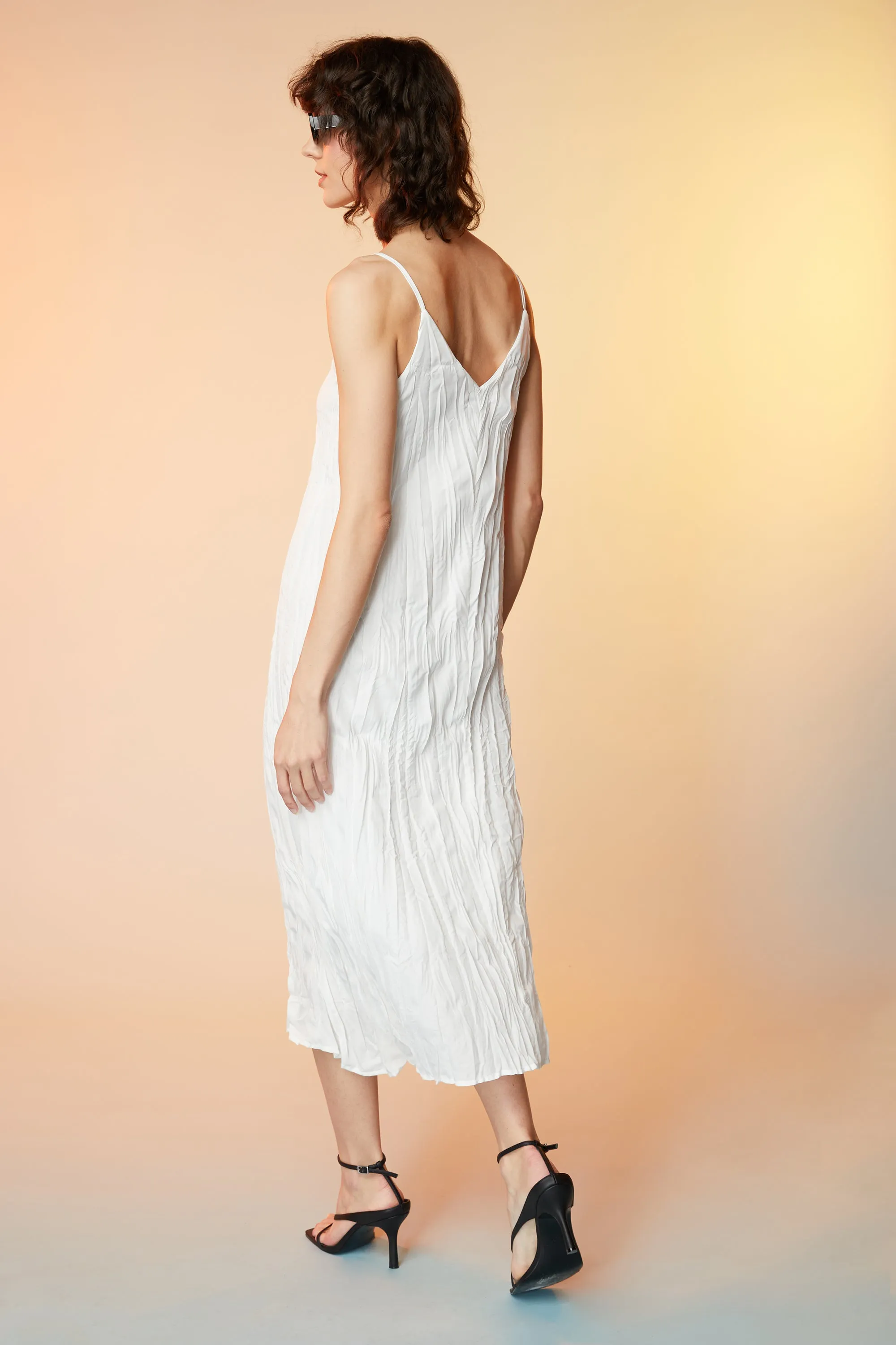 V-NECK CRINKLED MIDI DRESS